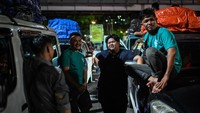 Dan di sela-sela itu ikatan tak terduga terjalin di antara para pemudik, menyatukan hati yang awalnya asing menjadi satu dalam cerita yang sama yaitu pulang adalah tujuan.