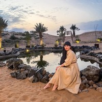 Penampilan artis cantik 36 tahun itu saat di Dubai banjir pujian netizen. Tak sedikit yang memuji Shandy, menyebutnya terlihat begitu cantik. Ini org cantik luar dalam, foto dr sudut aman aja cantik, bagus, dan estetik, dimana aja dan kapan aja. Pokoknya dah ngefans dr jaman tita am inayah, komentar salah seorang netizen. Foto: Instagram/@shandyaulia