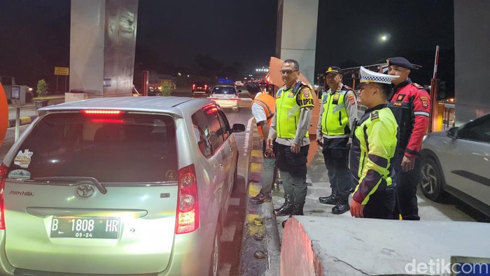 Situasi Tol dan Pelabuhan Merak malam ini