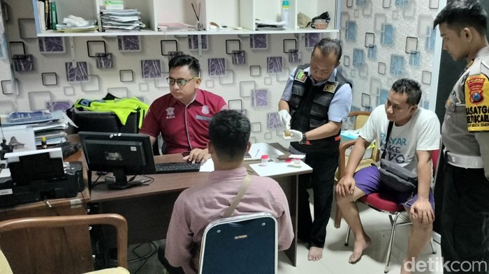 Sopir dan kru Bus Margo Joyo diperiksa di POlres Bojonegoro. Merk