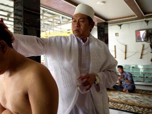 Pertobatan Pecandu Narkoba di Hikmah Syahadah, Ponpes Buatan Kyai Romdin