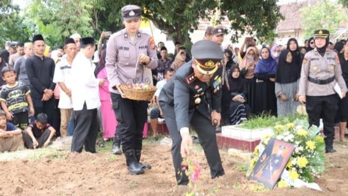 Tragedi di Cilegon: Polisi Gugur Saat Bertugas Atur Lalu Lintas Akibat Kondisi Kesehatan yang Menurun