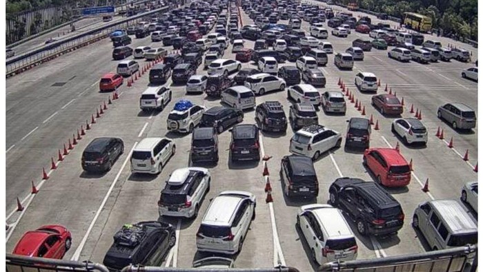 Tangkapan layar live CCTV Travoy di GT Cikampek Utama (dok. Travoy)