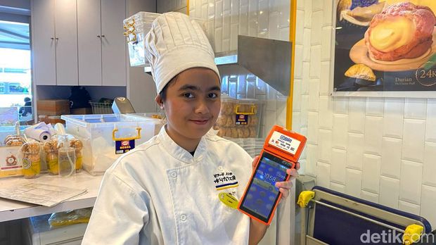 Transaksi digital, memudahkan pemudik untuk membeli tiket KA dan oleh-oleh.