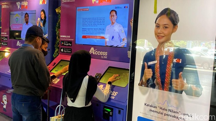 Transaksi digital, memudahkan pemudik untuk membeli tiket KA dan oleh-oleh.
