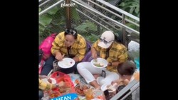 Emak-emak Makan Lesehan di Jewel Changi hingga Drama Masak Telur Keasinan
