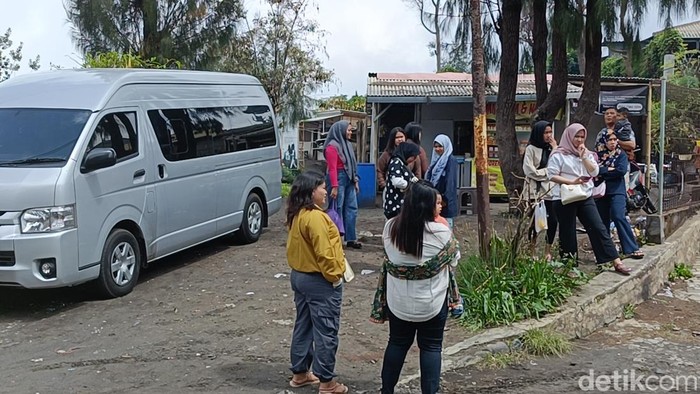 Wisatawan di Gunung Bromo
