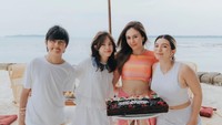 Ia juga mendapatkan ucapan selamat ulang tahun dari rekan selebritas. Foto: instagram Wulan Guritno