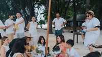 43 Life Is Beautiful, tulis Wulan Guritno dalam Instagram miliknya. Foto: instagram Wulan Guritno