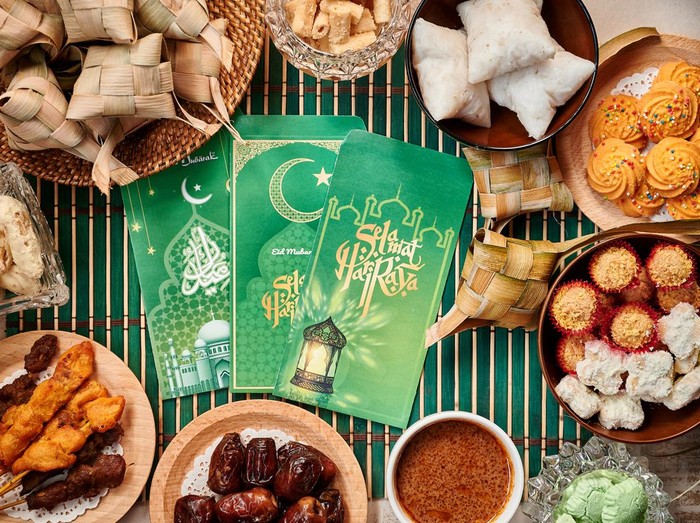 Money packet, Hari Raya food, Ketupat or Malay rice dumpling, satay, cookies and dates.