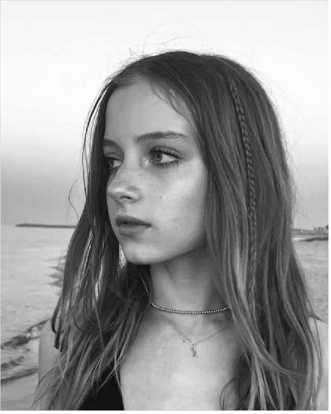 “Saya bingung.. Saya pikir Naomi punya dua anak laki-laki ???” tulis netizen di kolom komentar unggahan Instagram Naomi Watts. “Dia laki-laki!!! Bukan perempuan. Anak malang ini akan menghabiskan hidupnya di terapi atau rumah sakit jiwa karena apa yang dibiarkan oleh orang tuanya. Sungguh memalukan, Naomi Watts,” tulis netizen lainnya. Foto: Dok. Instagram