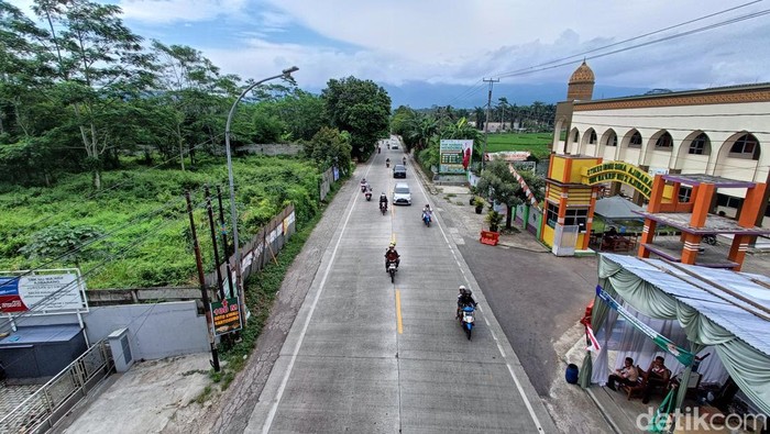 Arus lalu lintas di sekitar simpang 3 Ajibarang, Kabupaten Banyumas sudah kembali normal, Selasa (16/4/2024).