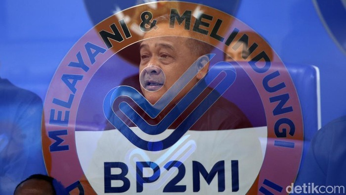 Kepala Badan Pelindungan Pekerja Migran Indonesia (BP2MI) Benny Rhamdani beserta jajaran memberikan keterangan pers di Kantor BP2MI, Jakarta, Selasa (16/4/2024).
