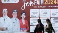 Kegiatan yang digelar oleh Dinas Tenaga Kerja Kabupaten Gianyar tersebut untuk mempertemukan perusahaan atau penyedia tenaga kerja dan pencari kerja dengan menyediakan 3.170 lowongan kerja.