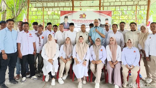 Deklarasi DPC Gerindra Bima terkait pencalonan Ketua DPD Gerindra NTB Lalu Pathul Bahri sebagai Bacagub NTB 2024 di Tepi Langit Kabupaten Bima, Selasa (16/4/2024). (Rafiin/detikBali)