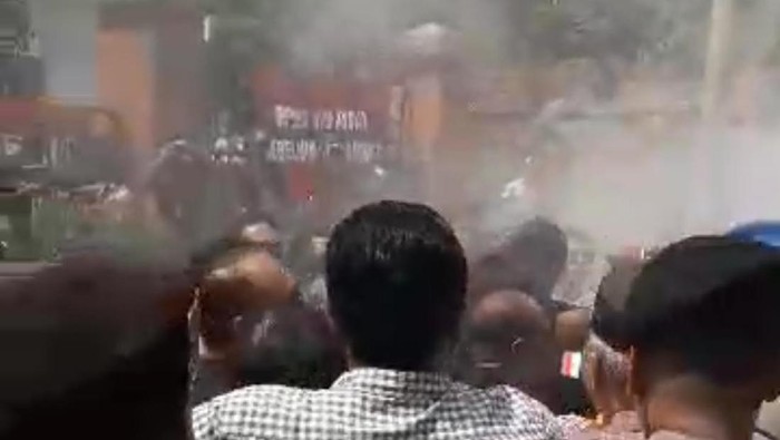 Demo ricuh tuntut kasus korupsi di Kejari Kota Kediri