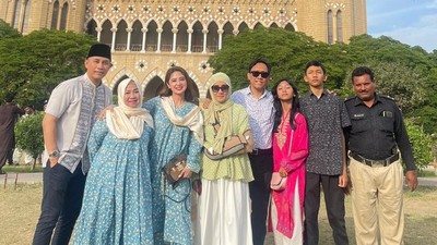 8 Foto Dewi Perssik Lebaran di Pakistan, Kerja Sekaligus Bertemu Calon Suami