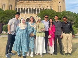 8 Foto Dewi Perssik Lebaran di Pakistan, Kerja Sekaligus Bertemu Calon Suami