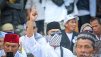 Massa aksi berharap hakim MK memiliki sikap tegas.