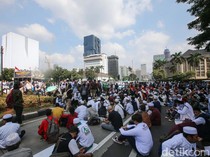 Foto-foto Aksi 164 Istighosah Kubro di Patung Kuda