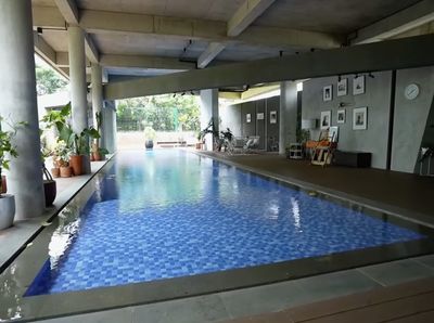 11 Potret Rumah Megah Tompi di Bintaro, Klinik Hingga Kafe Jadi Satu