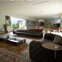 Mungkin orang lihatnya mewah, tapi saat bangun (rumah) gue gak pakai material mahal. Pilih yang low maintenence, ujar Tompi kepada Andre Taulany saat muncul di salah satu konten Taulany TV. (Foto: YouTube/Taulany TV)