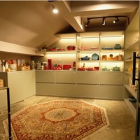 Dekat dapur terdapat sebuah ruang khusus yang didedikasikan untuk menyimpan peralantan masak miliknya bersama sang istri. (Foto: YouTube/Taulany TV)