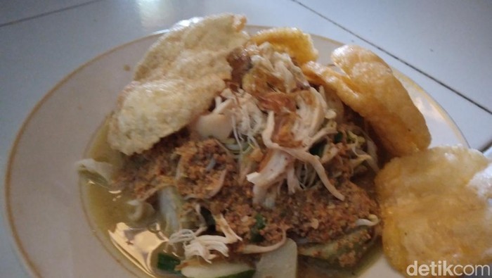 Gado-gado ayam khas Cirebon.