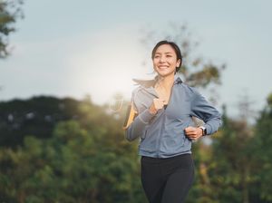 Ini Waktu Terbaik Olahraga Pagi untuk Menghilangkan Perut Buncit