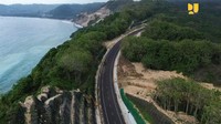 Kementerian Pekerjaan Umum dan Perumahan Rakyat (PUPR) terus mendorong pembangunan Jalan Pantai Selatan (Pansela) Jawa yang ditargetkan tersambung dari Banten hingga Jawa Timur (Jatim). Jalan Pansela diharapkan dapat meningkatkan layanan transportasi jalan Pulau Jawa bagian selatan, khususnya dalam mendukung kelancaran dan kenyamanan arus lalu lintas pada saat libur Lebaran 2024.