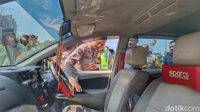 Jajaran Polresta Bandung saat melakukan press rilis di Pos Terpadu Cileunyi, Selasa (16/4/2024).