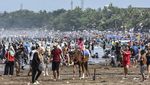 Wow! Pantai Pangandaran Masih Dipenuhi Wisatawan