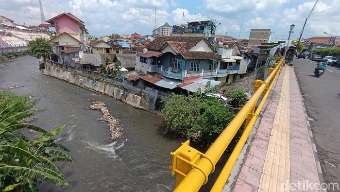 Suasana Jembatan Jambu tempat korban Basuki melompat ke aliran Kali Code.
