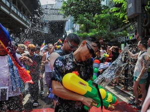 Basah-basahan di Festival Songkran Thailand