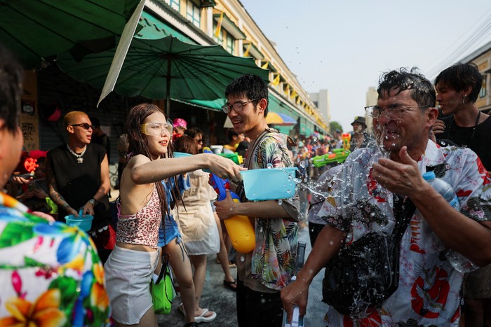 Revellers play with water as they celebrate the Songkran holiday which marks the Thai New Year in Bangkok, Thailand, April 14, 2024. REUTERS/Chalinee Thirasupa     TPX IMAGES OF THE DAY