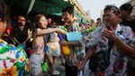 Kemeriahan Perang Air untuk Sambut Tahun Baru Thailand