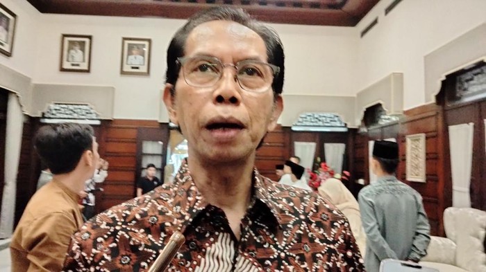 Ketua DPRD Kota Surabaya Adi Sutarwijono