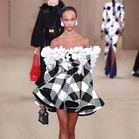 Inilah koleksi terbaru Balmain fall/winter 2024. Desainer Balmain, Olivier Rousteing merilis koleksi busana yang terinspirasi kota tempatnya dibesarkan, Bordeaux, Prancis.  Foto: Dok. Balmain.