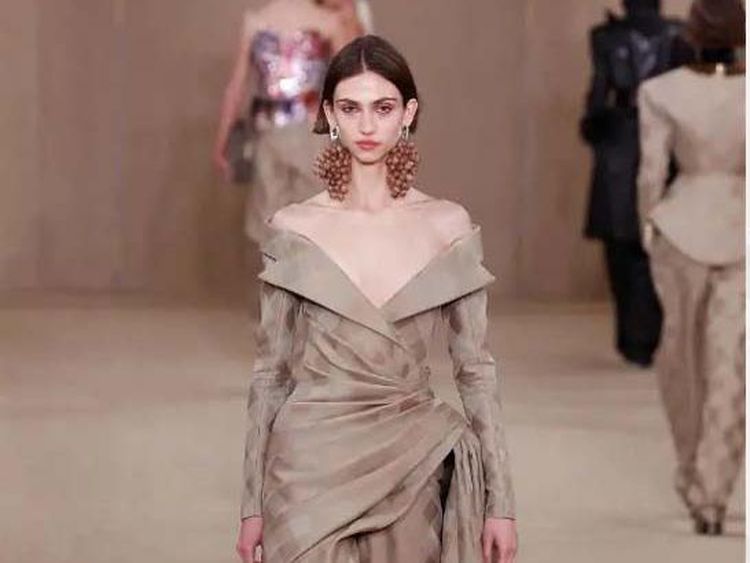 10 Koleksi Balmain untuk Musim Dingin 2024, Busana Terinspirasi Kota Bordeaux