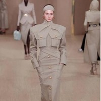 Inilah koleksi terbaru Balmain fall/winter 2024. Desainer Balmain, Olivier Rousteing merilis koleksi busana yang terinspirasi kota tempatnya dibesarkan, Bordeaux, Prancis. Foto: Dok. Balmain.