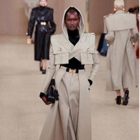 Inilah koleksi terbaru Balmain fall/winter 2024. Desainer Balmain, Olivier Rousteing merilis koleksi busana yang terinspirasi kota tempatnya dibesarkan, Bordeaux, Prancis. Foto: Dok. Balmain.
