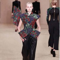 Inilah koleksi terbaru Balmain fall/winter 2024. Desainer Balmain, Olivier Rousteing merilis koleksi busana yang terinspirasi kota tempatnya dibesarkan, Bordeaux, Prancis. Foto: Dok. Balmain.