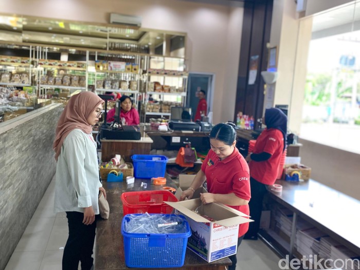 Kripik Balado Christine Hakim, pusat oleh-oleh di Padang