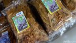 Keripik Jengkol hingga Rendang Paru Jadi Rekomendasi Oleh-oleh Padang
