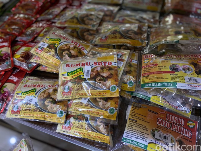 Kripik Balado Christine Hakim, pusat oleh-oleh di Padang