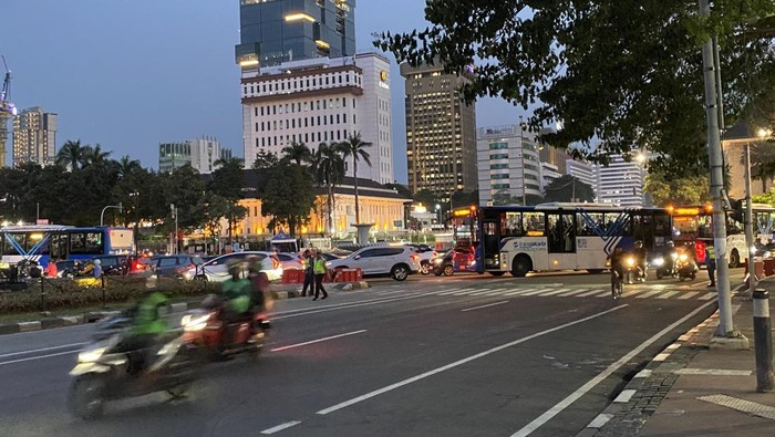 Massa Aksi 164 di Patung Kuda Bubar, Lalin Medan Merdeka Barat Kembali Dibuka