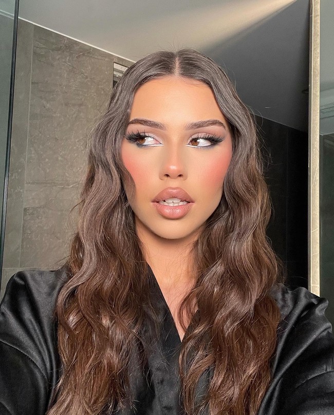 Leah Halton disebut hampir jadi TikToker dengan video paling banyak di-like. Tapi sejauh ini Bella Poarch masih menduduki peringkat pertama sebagai influencer paling populer di TikTok dalam jumlah angka. Foto: Instagram Leah Hamilton