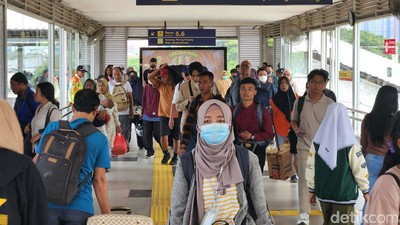 Libur Selesai, Commuter Line Kembali Penuh Penumpang