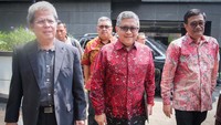 Kedatangan Sekjen PDI P untuk menyerahkan pendapat sahabat pengadilan dari seorang warga negara Indonesia, yaitu Ibu Megawati Soekarnoputri, sehingga Ibu Mega dalam kapasitas sebagai warga negara Indonesia mengajukan diri sebagai amicus curiae atau sahabat pengadilan.