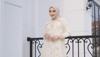Pemilik nama lengkap Melody Prima Ananda Divia ini mengatakan sebelum berhijab sebenarnya ia sosok yang tomboi. Namun kini setelah berhijab, ia semakin terlihat feminin. Foto: Instagram melodyprima